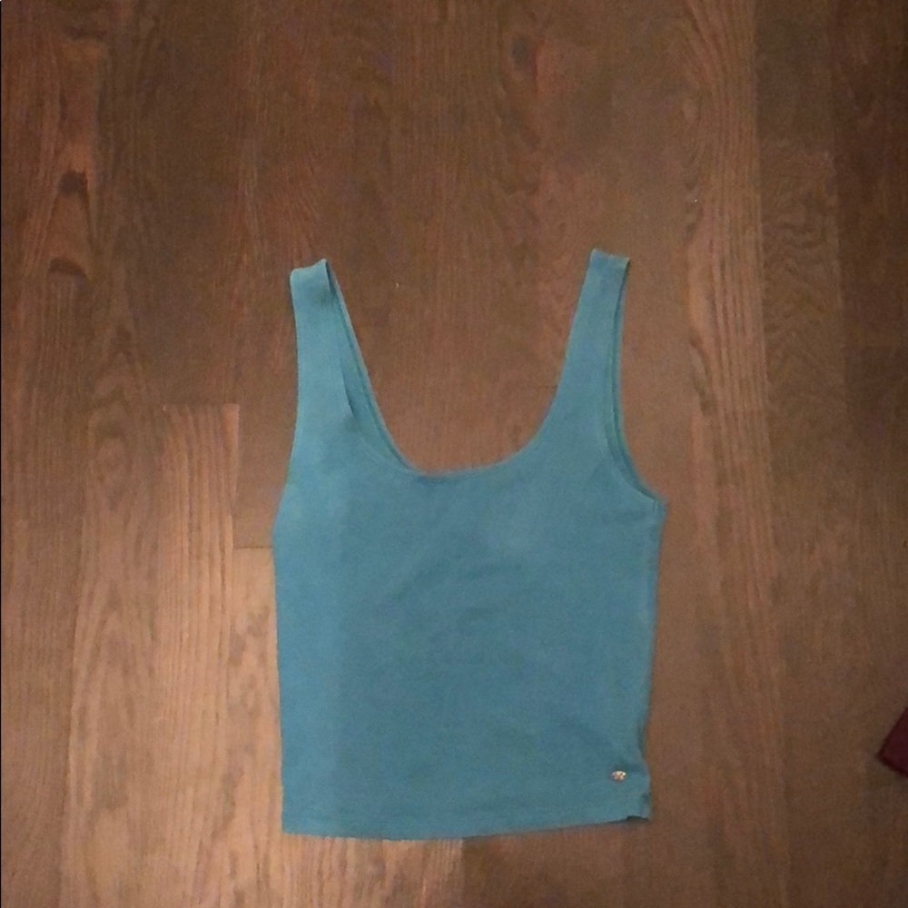 turquoise tank top